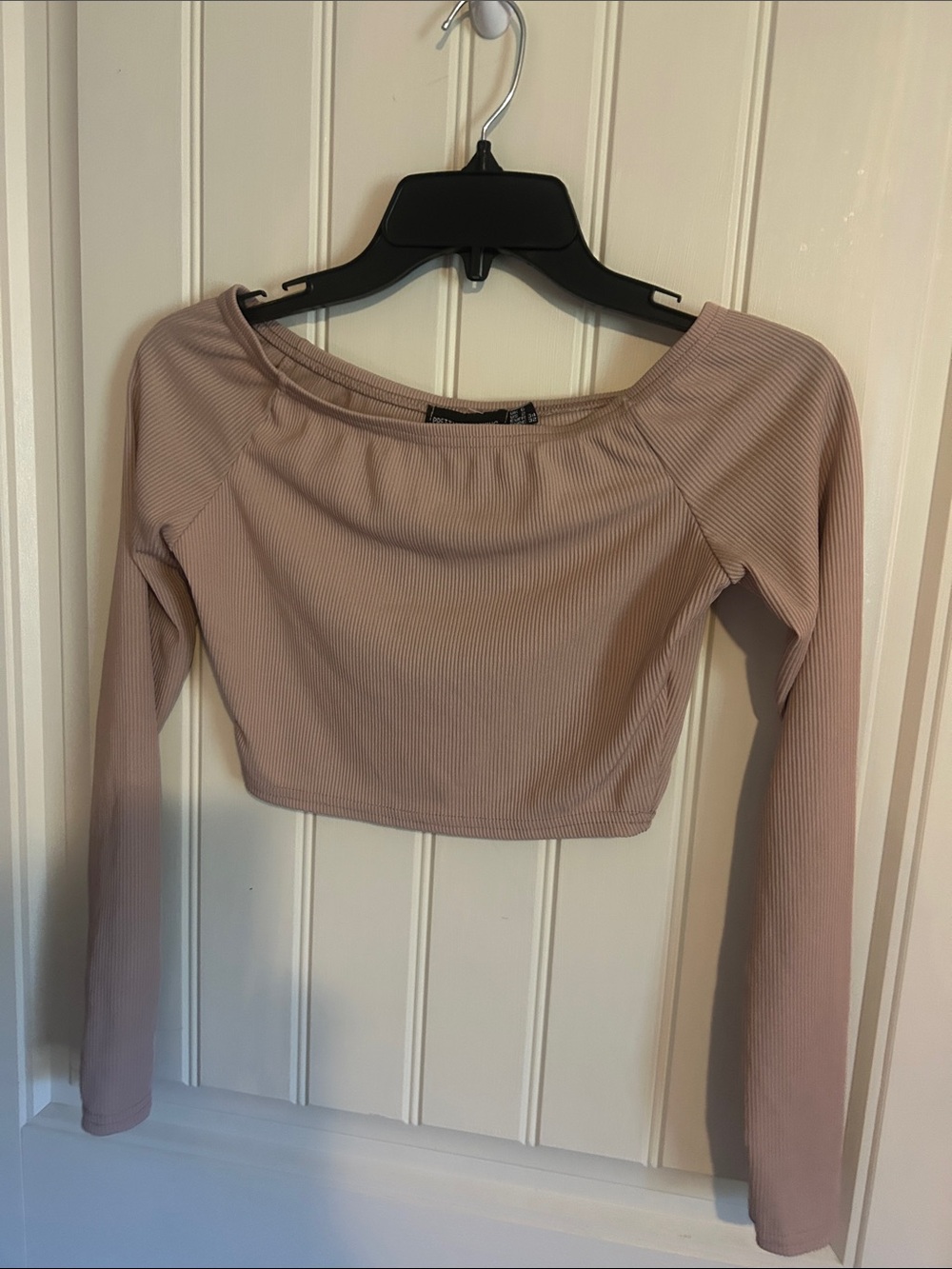 PrettyLittleThing Ribbed Off-Shoulder Crop Top — Dusty Pink